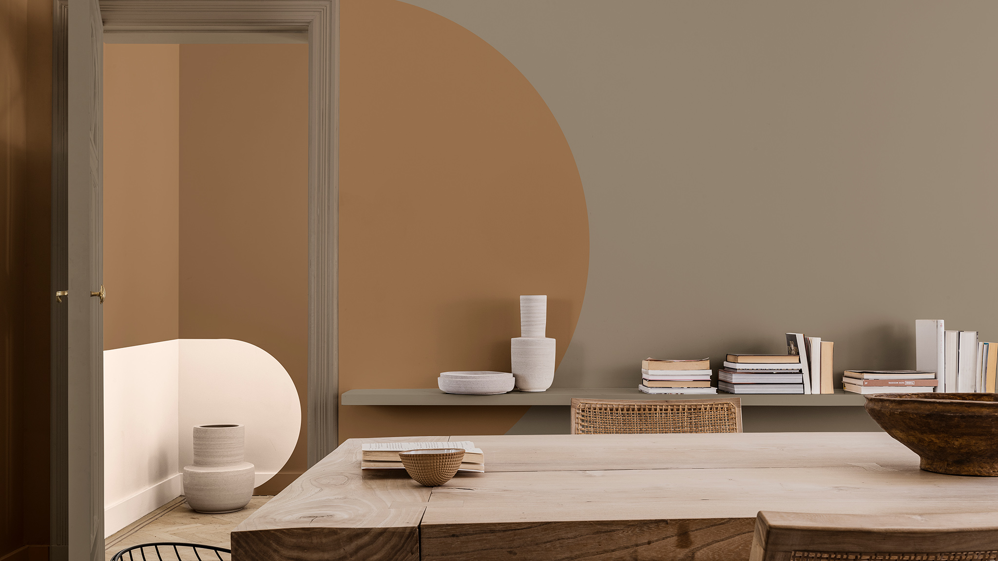 Cream and brown curves on wall with dining table and chairs in front Dulux_CF21_how-to_arch_dining room_Global_4