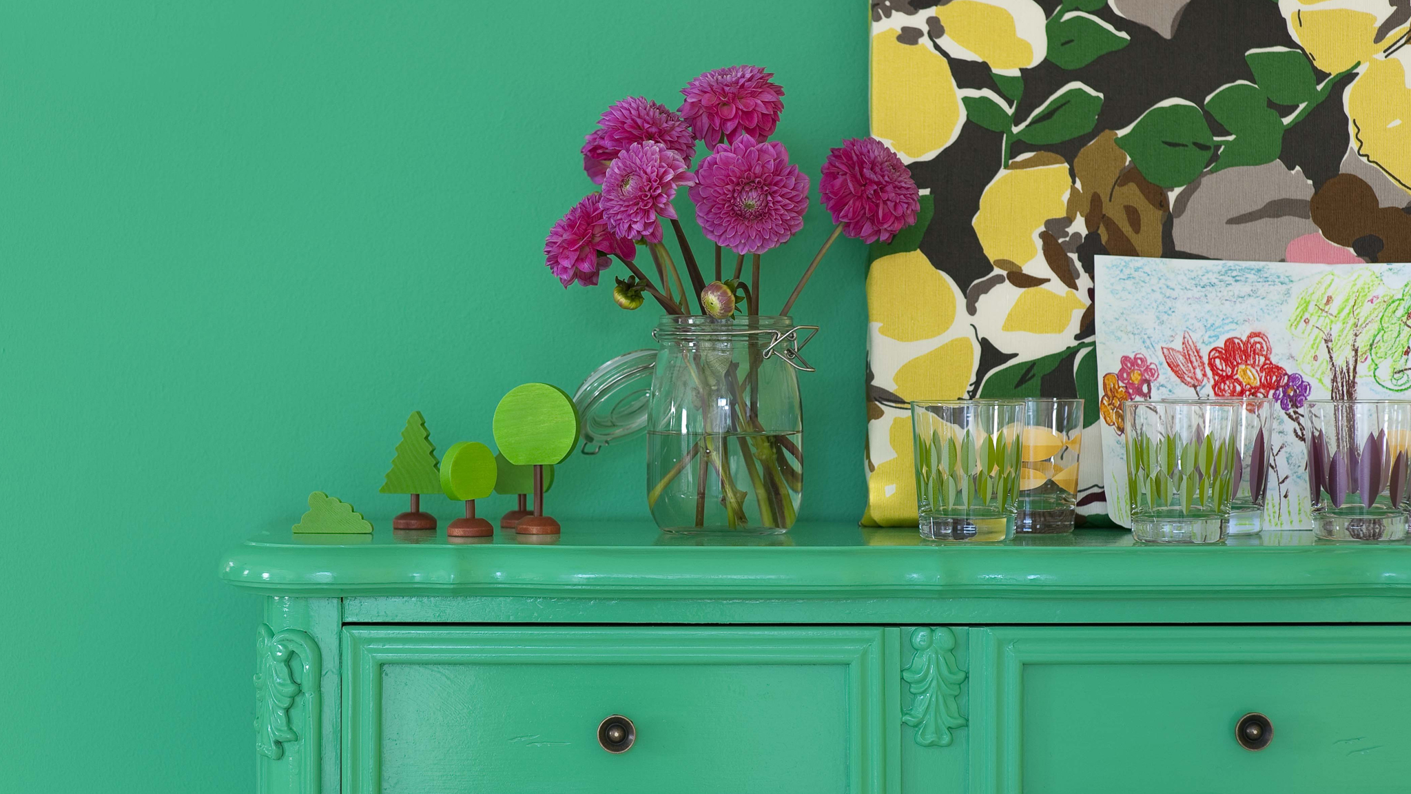 Wake up to a refreshing green scheme Green Dulux colour strikes the perfect balance between being vibrant and restful; paint your walls in zesty hues for a bit of extra get-up-and-go in the morning