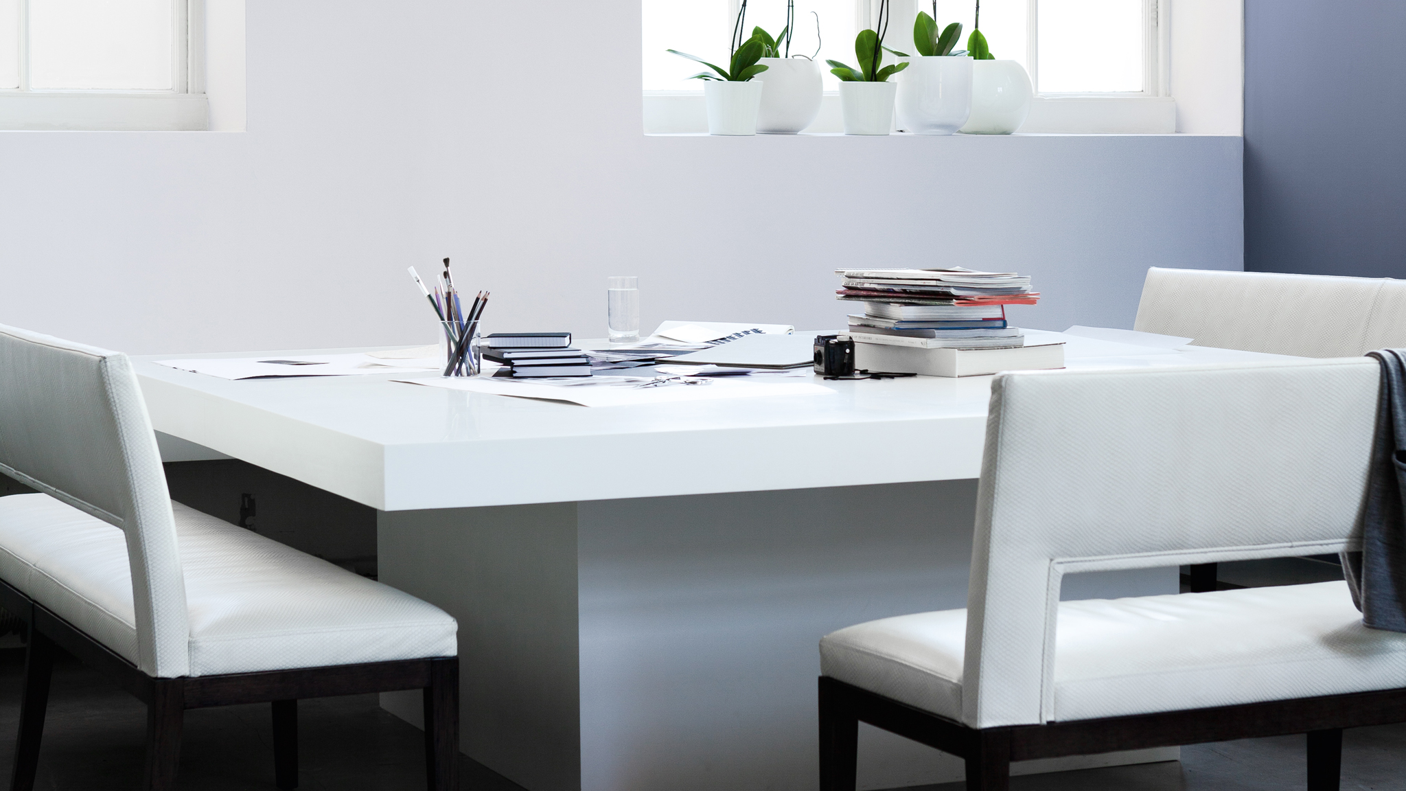Choose a softer monochrome wall decor Toning down black and white, just a fraction, makes it feel more palatable without losing its graphic punch