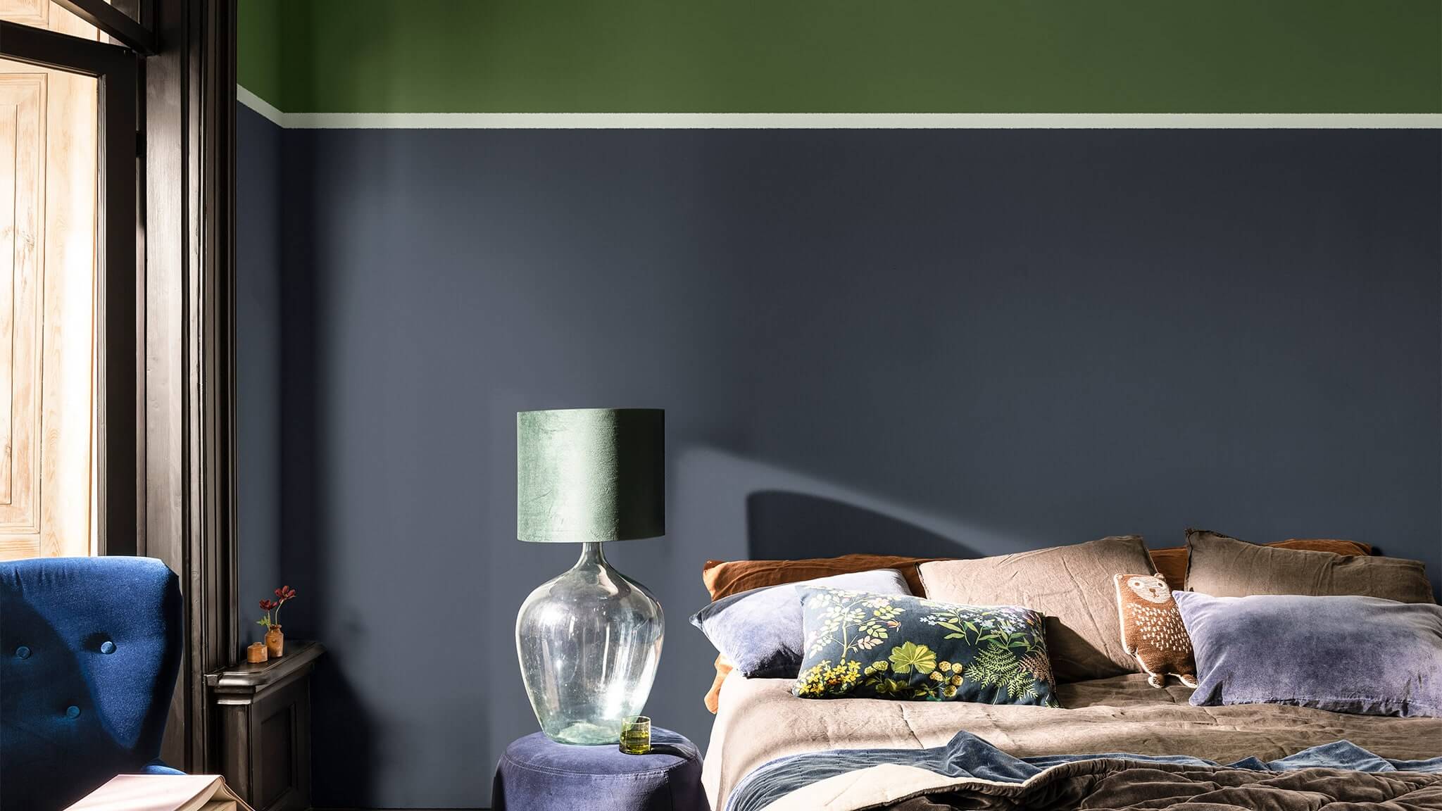Stripes on walls to create a beautifully moody atmosphere CF20_Painting_stripes_on_walls_bedroom